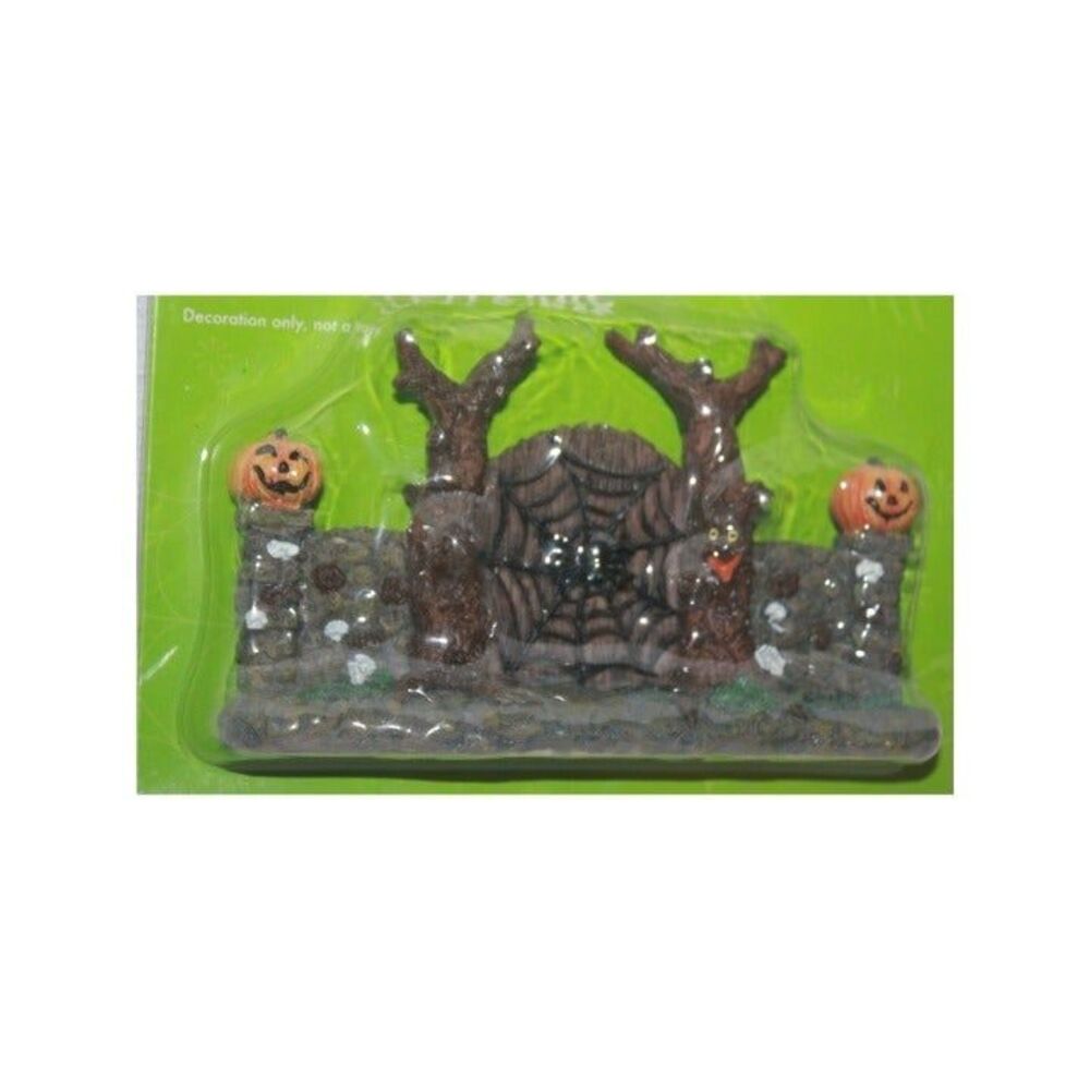 Halloween Village Spider and Pumpkin Gate 4" Tall NEW